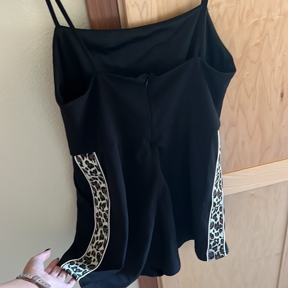 Black and leopard detail romper- with pockets! - Picture 3 of 4